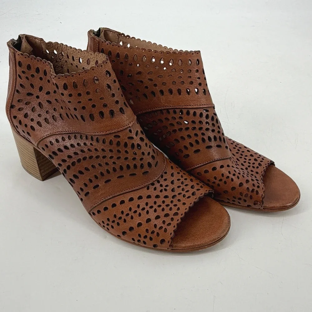 Sundance‎ Made in Italy Brown Leather Laser Cut Peep Toe Block Heel Booties 40